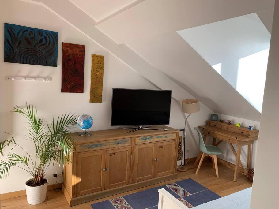 Charmant Studio A Proximite De La Gare Rer A Chatou Exterior foto